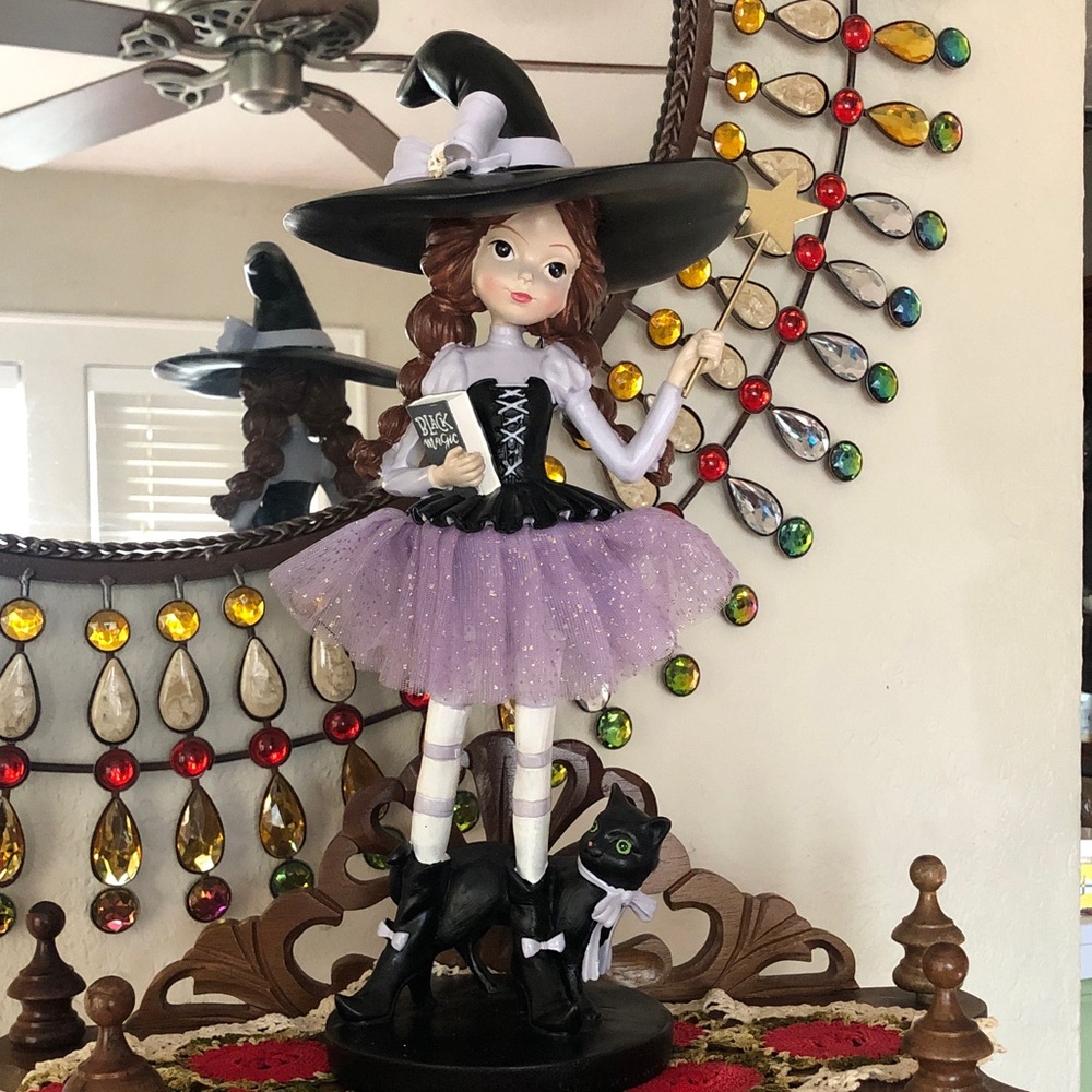 NEW Whimsical Witch Figurine w/Black Magic Book,Black Cat & Star Wand